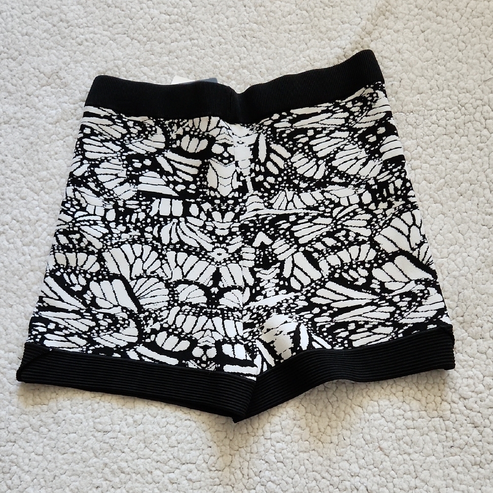 Bebe High Waist Black and White Butterfly Short Shorts with Graffiti Print Sz M - Picture 2 of 15